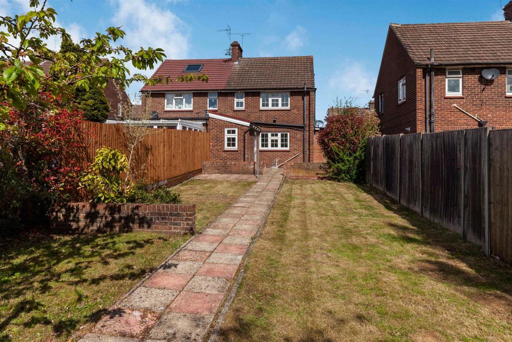 Mountney Close, Ingatestone 2 bed semidetached house £385,000