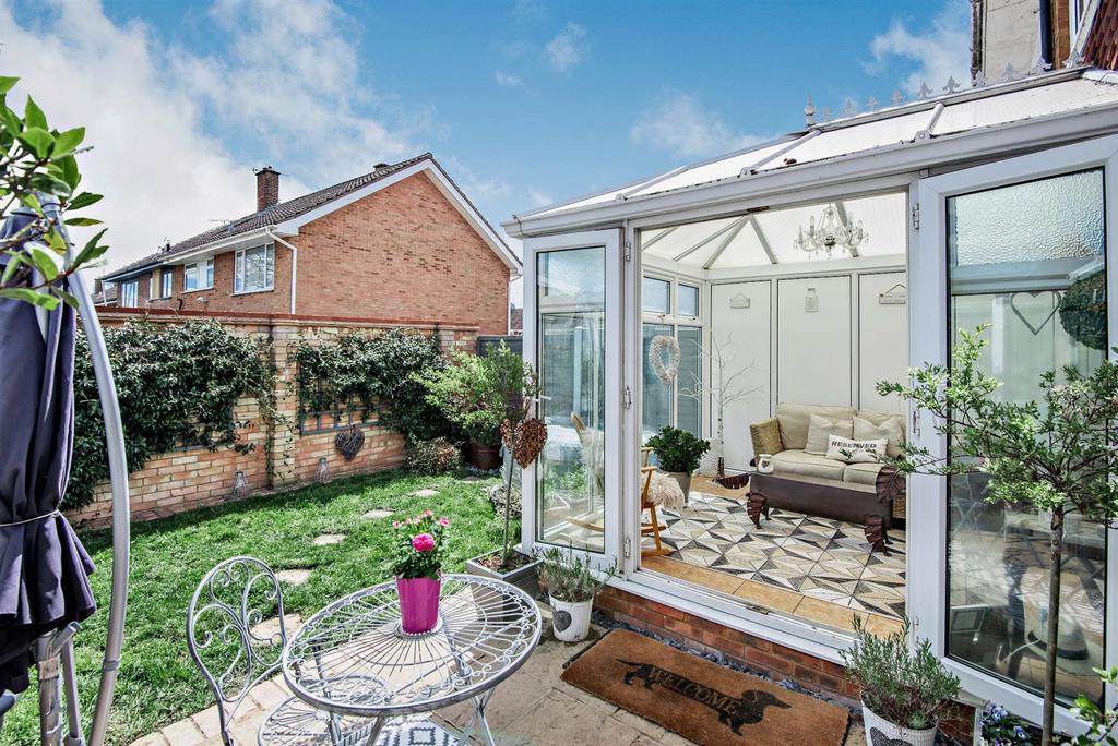 The Furlongs, Ingatestone 3 bed end of terrace house £475,000