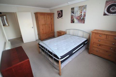 2 bedroom maisonette to rent, Camden House, Marlowes, Hemel Hempstead