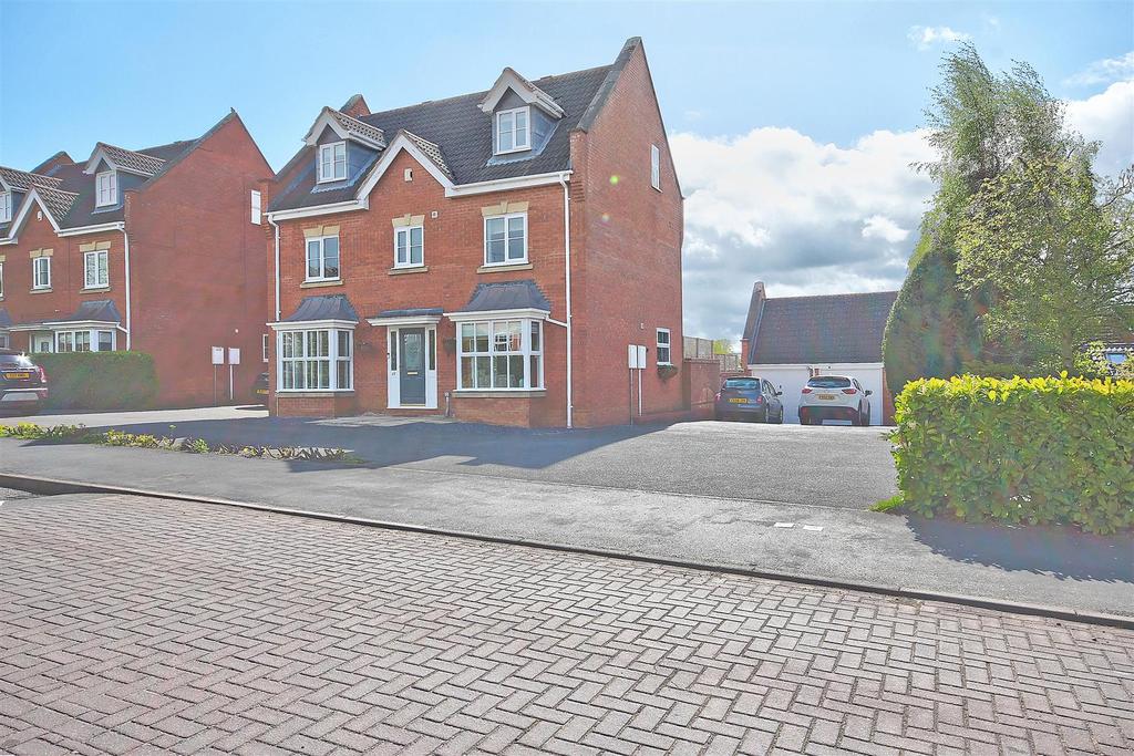 Alvington Way, Market Harborough 5 bed detached house £550,000