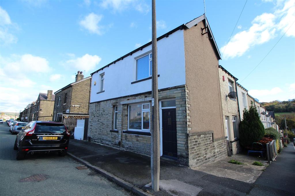 Queens Road, Keighley 2 bed townhouse £495 pcm (£114 pw)