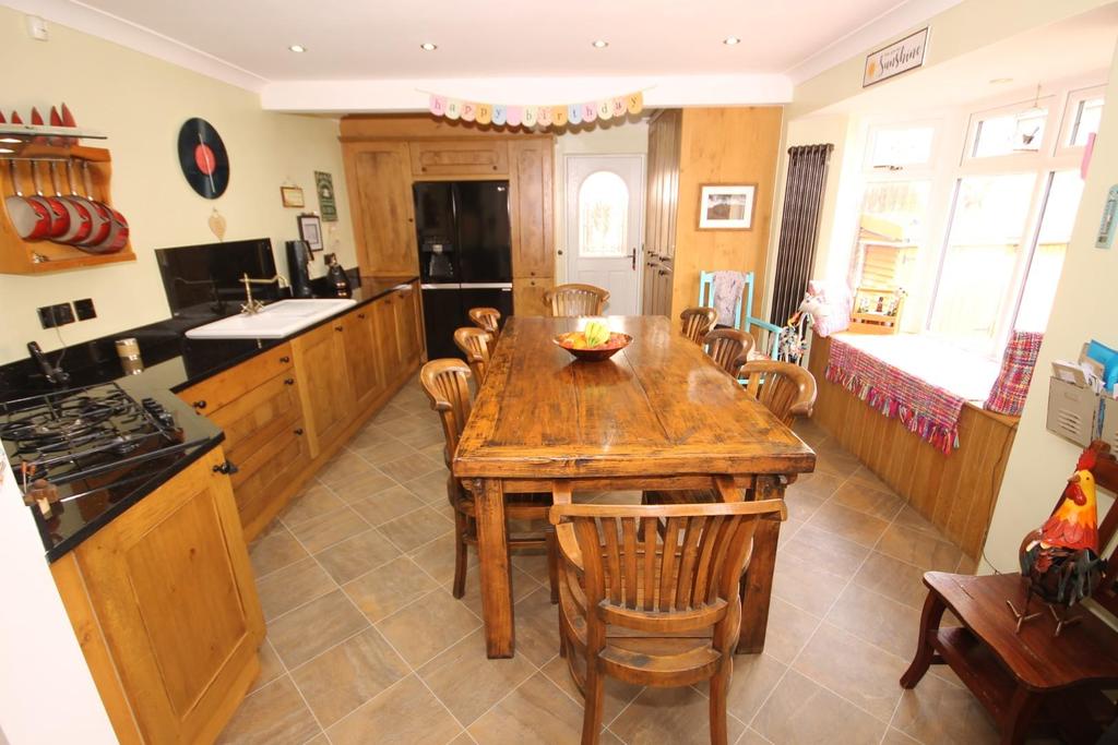 Kitchen dining family room
