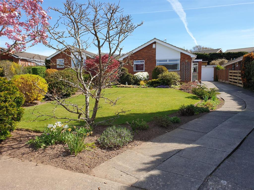 Rockfarm Close, Little Neston, Neston 3 bed detached bungalow £289,950