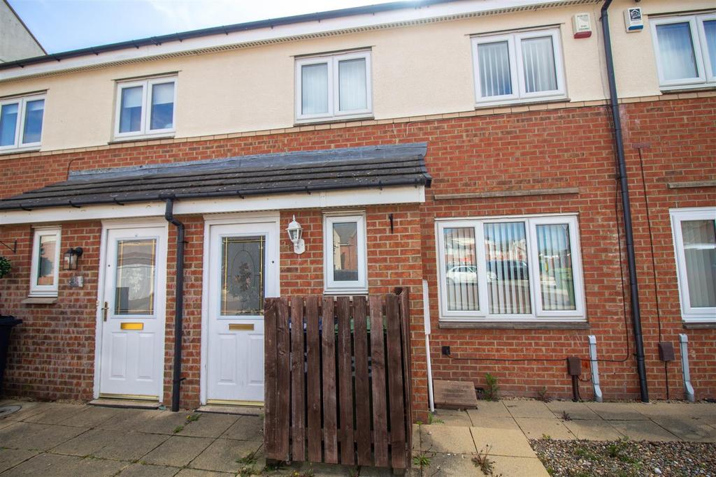 Cormorant Drive, Dunston, Gateshead 3 bed terraced house £695 pcm (£