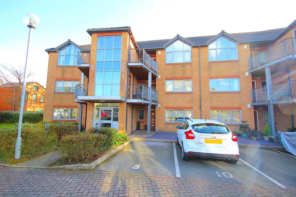 Dudley Whenham Close, Syston 2 bed apartment £175,000