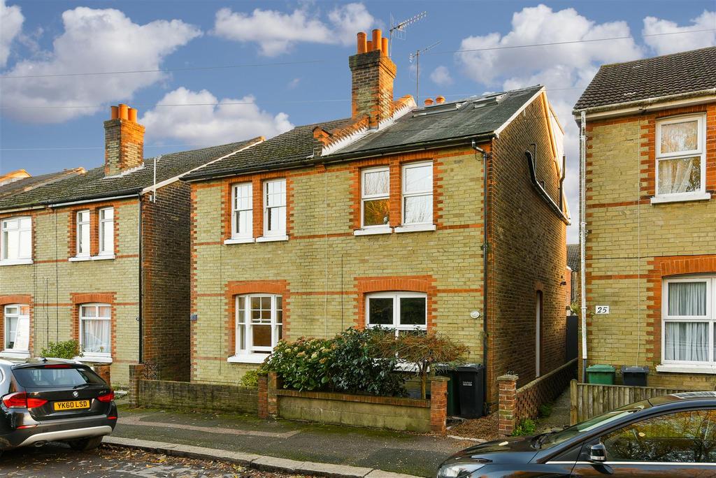 Alpine Road, Redhill 3 bed semidetached house £1,550 pcm (£358 pw)