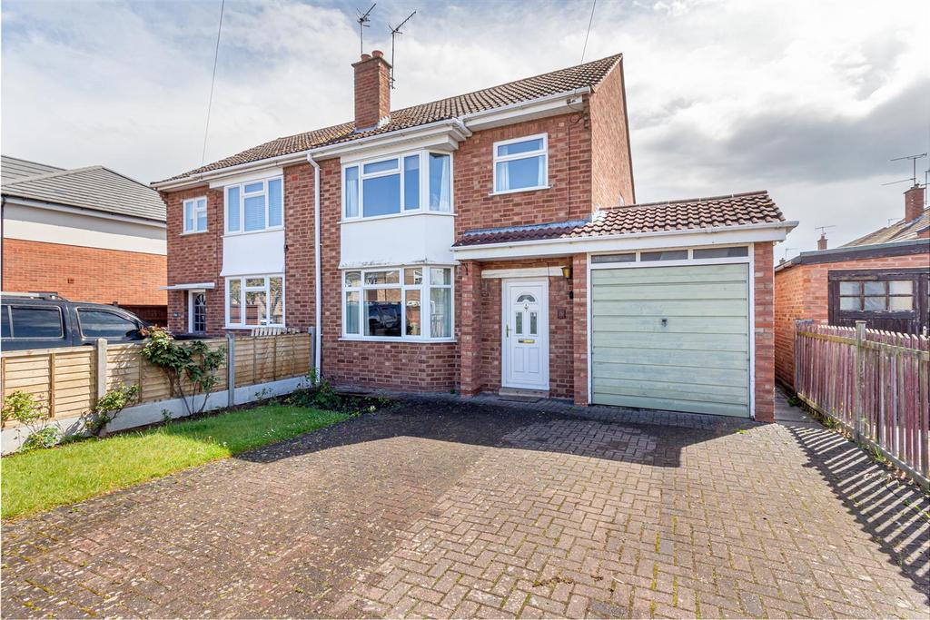 Ambrose Close, Worcester 3 bed semidetached house £220,000