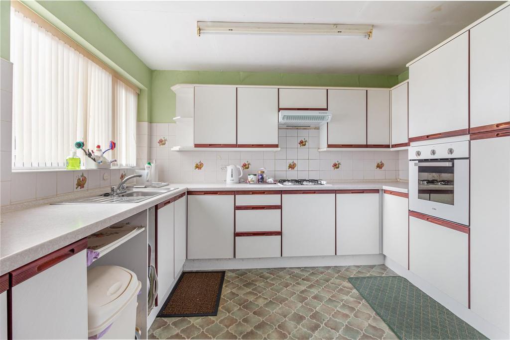 Ambrose Close, Worcester 3 bed semidetached house £220,000