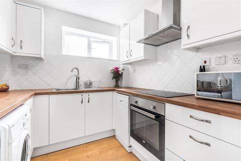 6 Barton Place, Guildford, GU4 7JT