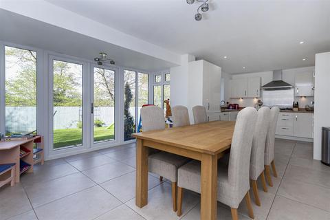 6 Bluebell Square, Wyke, Bradford, BD12 8AZ