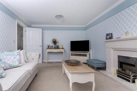 6 Bluebell Square, Wyke, Bradford, BD12 8AZ