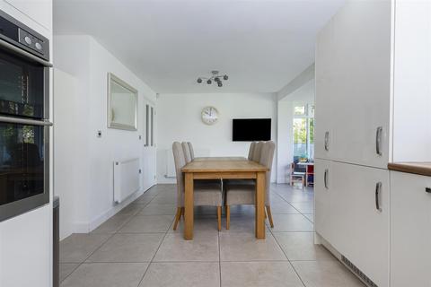 6 Bluebell Square, Wyke, Bradford, BD12 8AZ