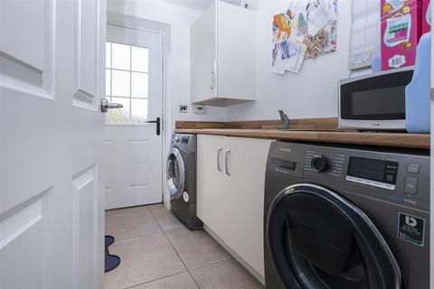 6 Bluebell Square, Wyke, Bradford, BD12 8AZ