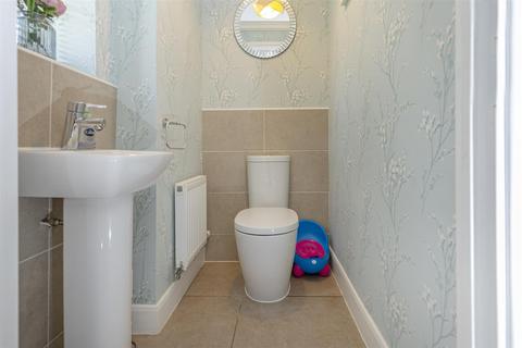 6 Bluebell Square, Wyke, Bradford, BD12 8AZ