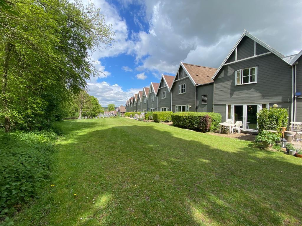 The Roundel, Overstone Park, Northamptonshire, NN6 3 bed terraced house