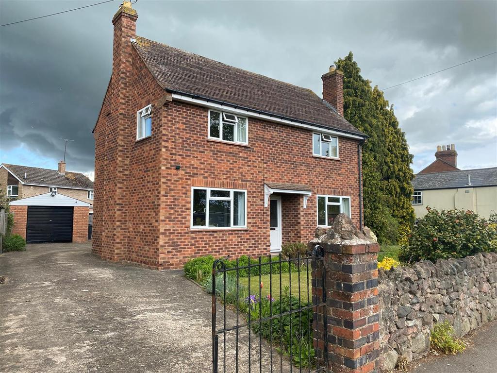 Poolbrook Road, Malvern 3 bed detached house £395,000