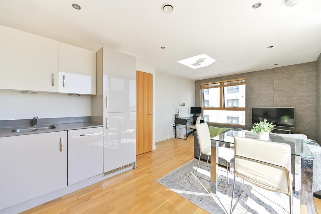 Apartment in Reading - View 5