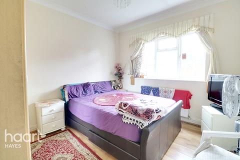 8 Douglas Crescent, Hayes, UB4 9BT