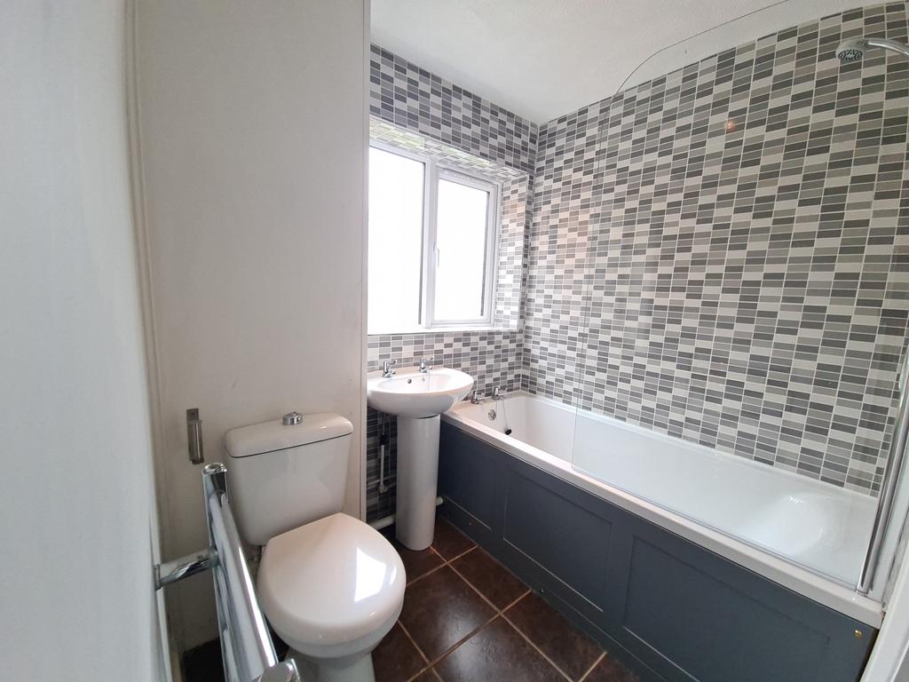 Cookfield Close, Dunstable LU6 2 bed £875 pcm (£202 pw)