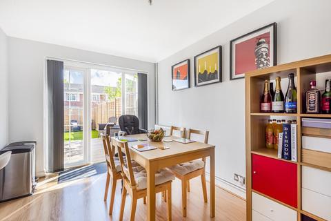 3 Everlands Close, Woking, GU22 7TB
