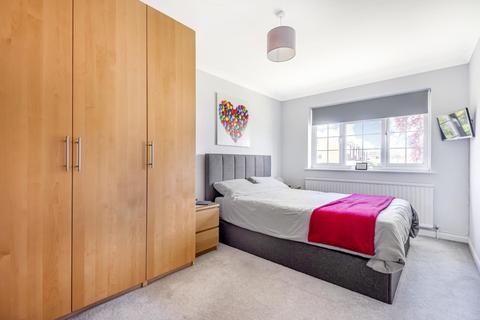 3 Everlands Close, Woking, GU22 7TB