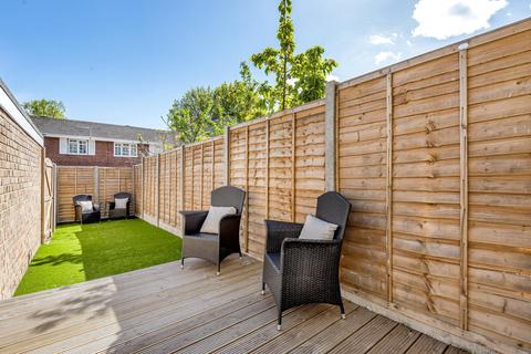 3 Everlands Close, Woking, GU22 7TB