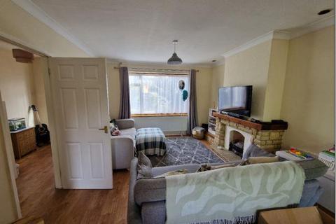 3 bedroom semi-detached house to rent, Sunbury,  Sunbury on Thames,  TW16