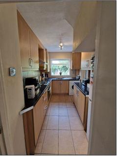 3 bedroom semi-detached house to rent, Sunbury,  Sunbury on Thames,  TW16