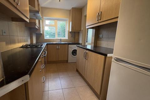 3 bedroom semi-detached house to rent, Sunbury,  Sunbury on Thames,  TW16