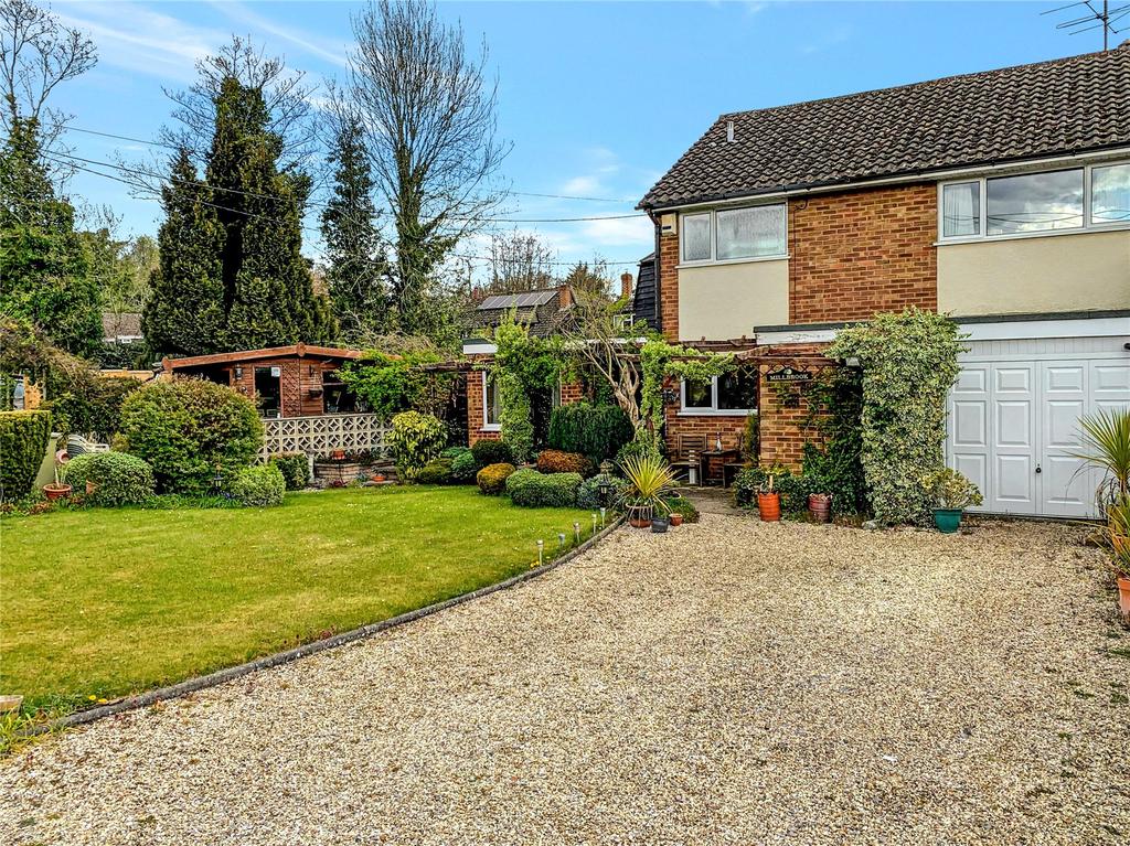 Station Road, Woolhampton, Reading... 3 bed semi-detached house - £375,000