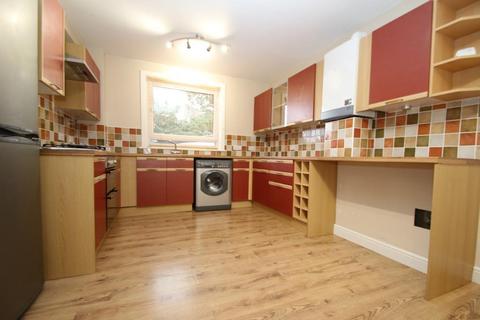 3 bedroom flat to rent, Bruce Avenue, Inverness, IV3