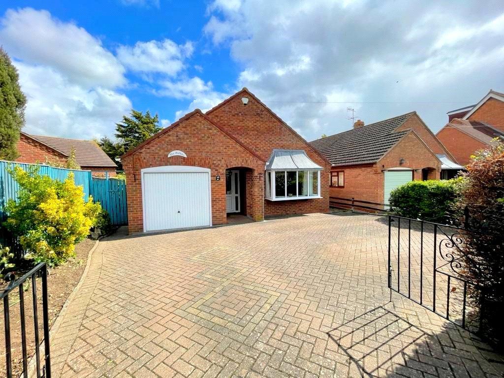 Village Street, Harvington, Evesham... 3 bed bungalow £325,000