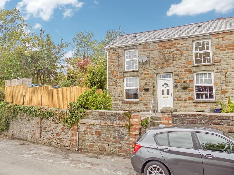 Abergarw Road, Brynmenyn, Bridgend . CF32 9LF 3 bed end of terrace