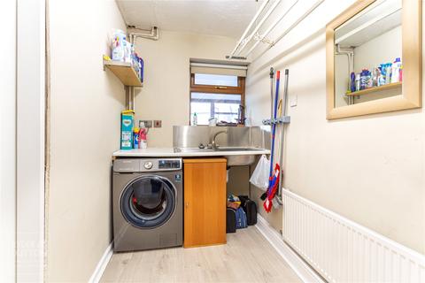 4 Briony Close, Royton, Oldham, OL2 5AL