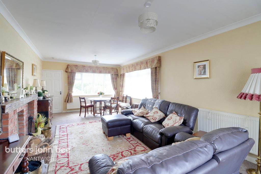 Colleys Lane, Nantwich 2 bed detached bungalow £299,950