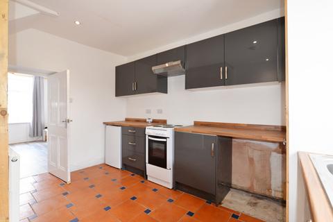 2 bedroom terraced house to rent, Walmsgate, Barnoldswick, BB18