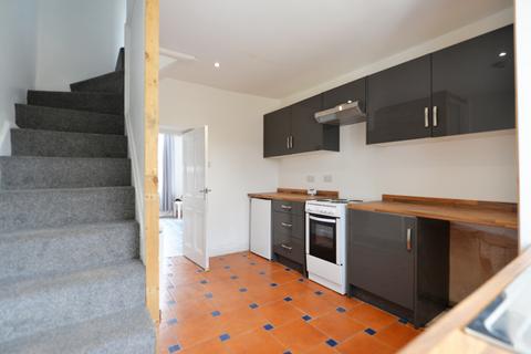 2 bedroom terraced house to rent, Walmsgate, Barnoldswick, BB18
