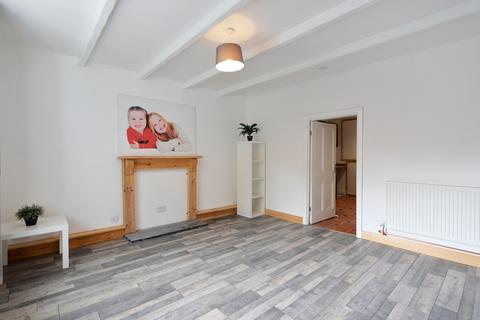 2 bedroom terraced house to rent, Walmsgate, Barnoldswick, BB18