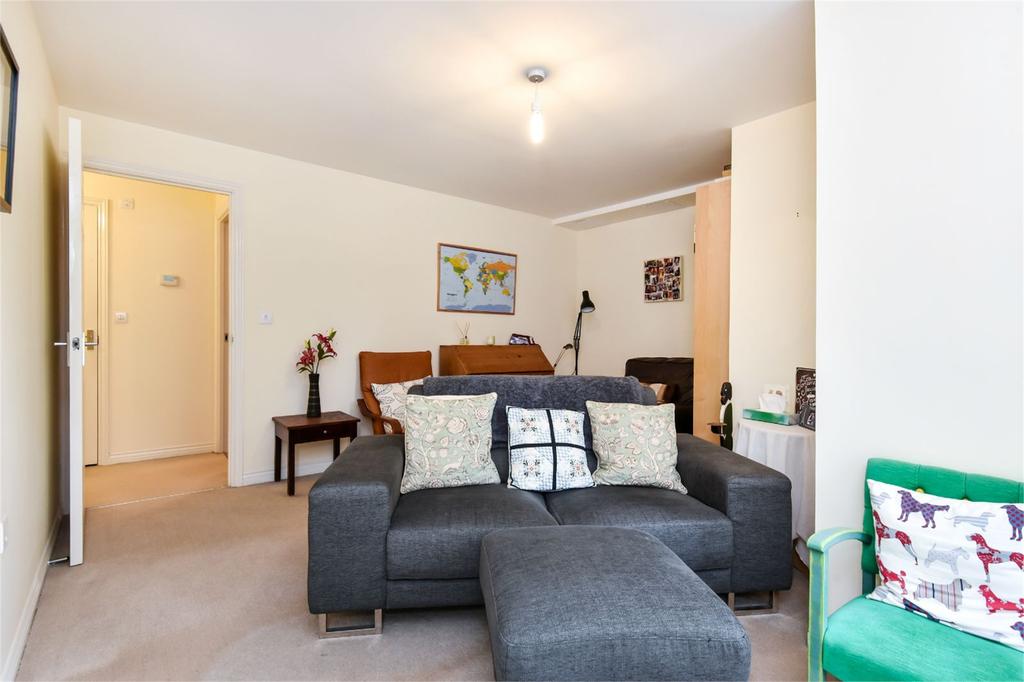 Winton Close, Winchester, Hampshire, SO22 1 bed apartment for sale £