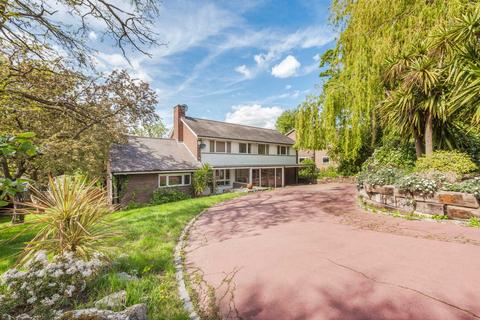 5 Woodhall Drive, London, SE21 7HJ