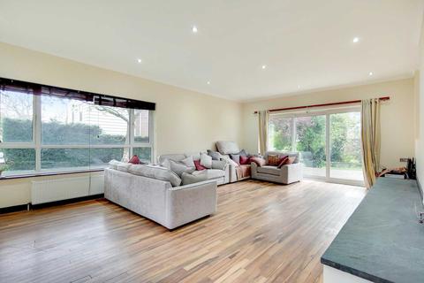 5 Woodhall Drive, London, SE21 7HJ