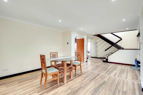 5 Woodhall Drive, London, SE21 7HJ