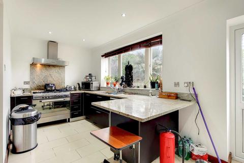 5 Woodhall Drive, London, SE21 7HJ