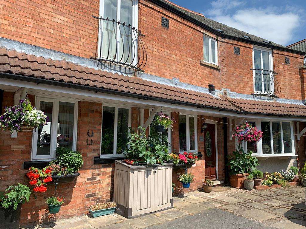 Pilham, Gainsborough, DN21 3NU 3 bed link detached house £230,000