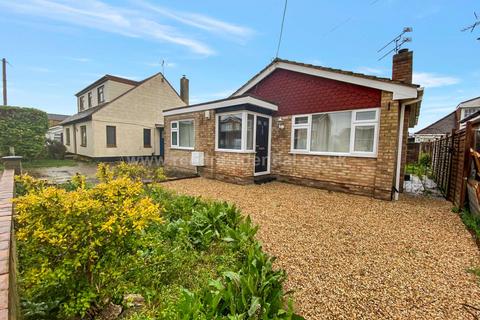 2 bedroom bungalow to rent - Griffin Avenue, Canvey Island