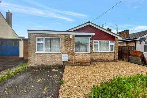 2 bedroom bungalow to rent, Griffin Avenue, Canvey Island