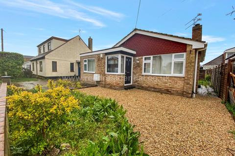 2 bedroom bungalow to rent, Griffin Avenue, Canvey Island