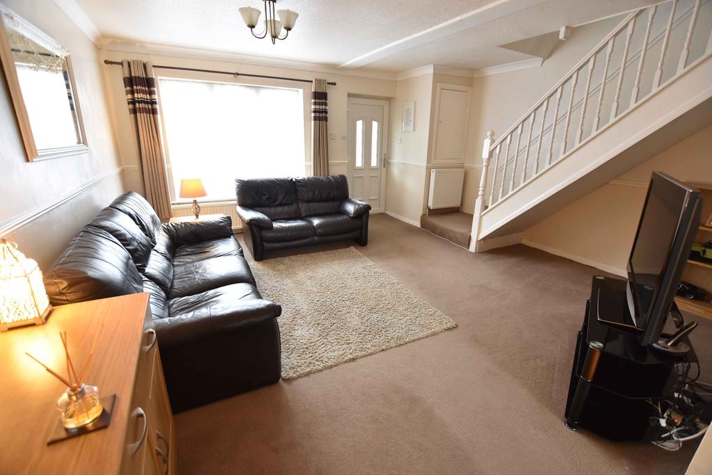 Highland Park, Feltham, Middlesex, TW13 3 bed house £425,000