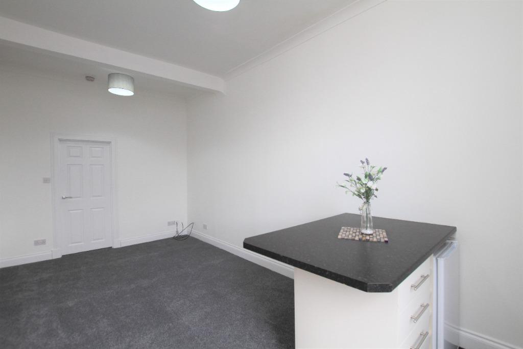 Grahams Road, Falkirk, FK2 1 bed flat £55,000
