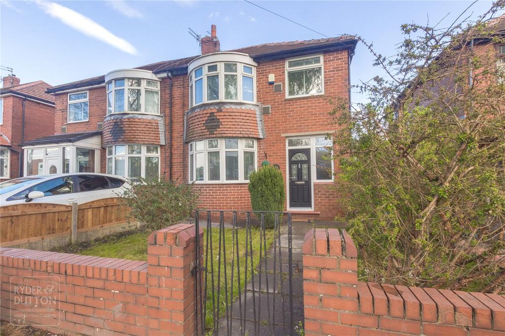 Broadway, Chadderton, Oldham, OL9 3 bed semidetached house £170,000